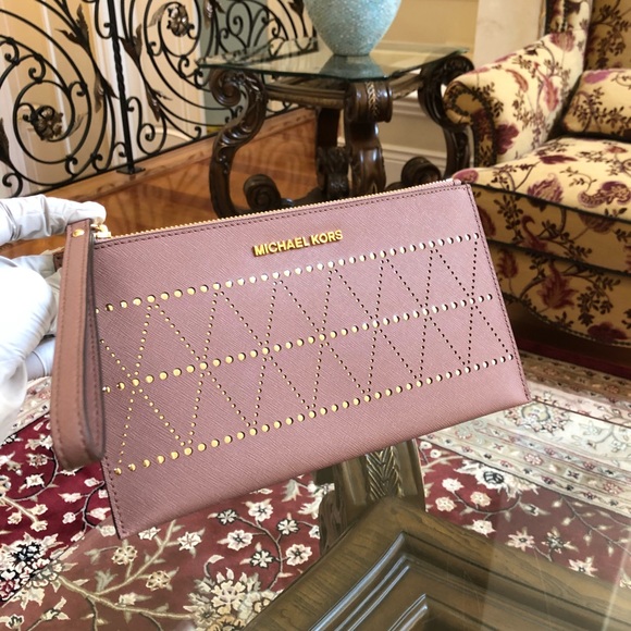 Authentic Michael Kors perforated clutch wristlet - Picture 4 of 8